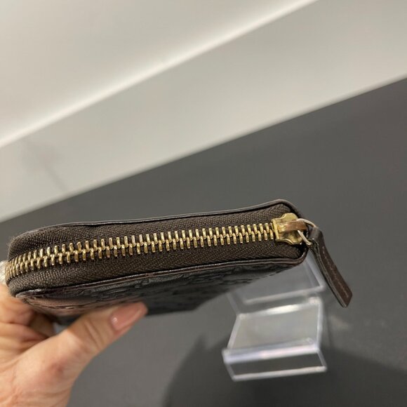 Gucci GG Signature Zip Around Wallet (2150) - Picture 3 of 9